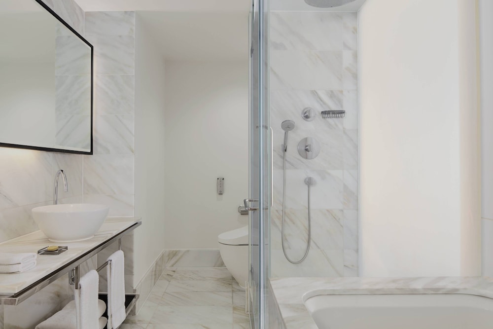 Junior Suite, 1 King Bed, Balcony