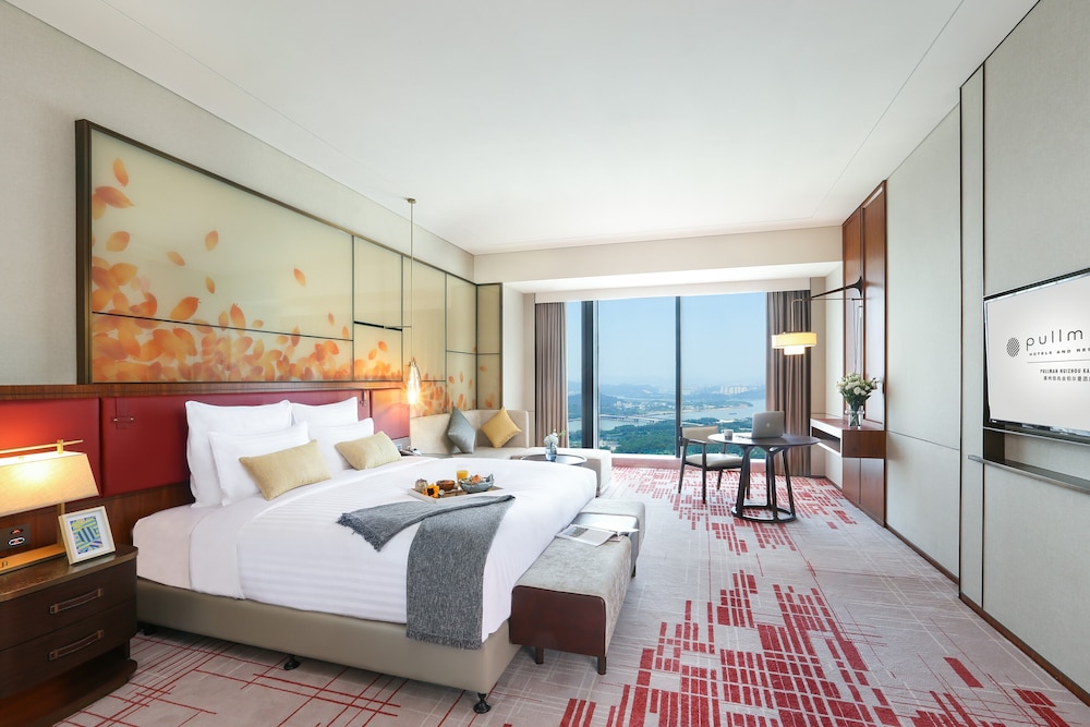 Deluxe Room, 1 King Bed, Club Lounge Access, River View (Premium) - Photo 1
