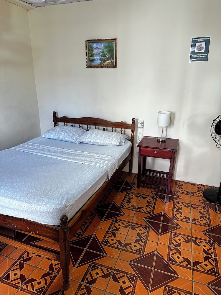 Classic Room, 1 Queen Bed photo 1