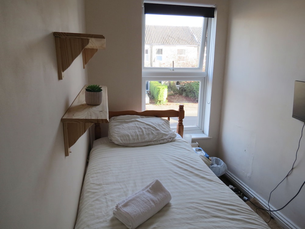 Basic Single Room, Patio