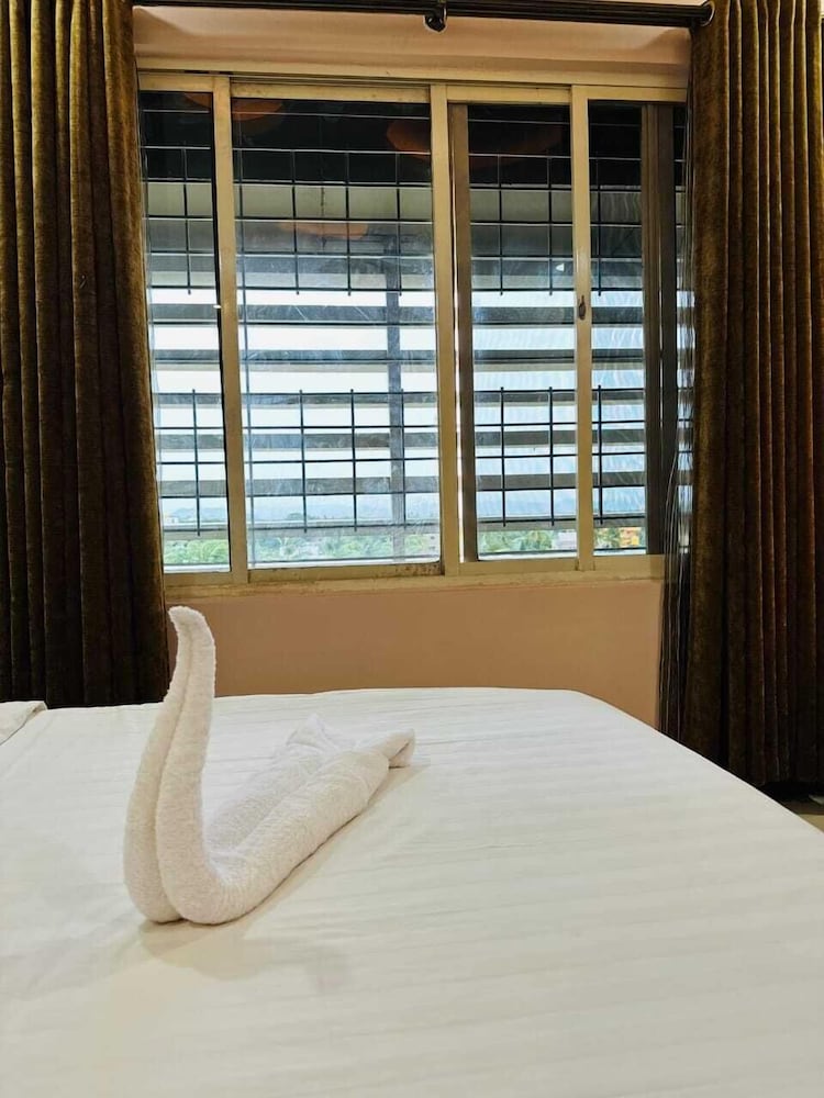 Basic Single Room - Photo 5