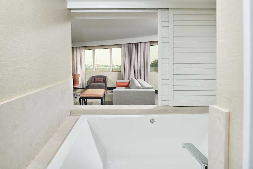 Suite, 1 Bedroom, Jetted Tub - Photo 1