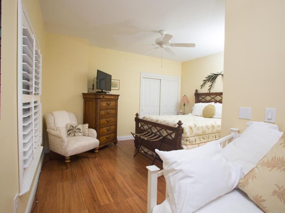 Sunset View, Double Room, Shower