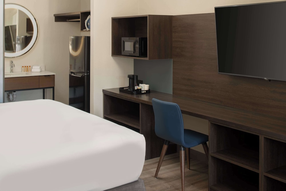 Room, 1 King Bed (Exterior Entry) - Photo 2
