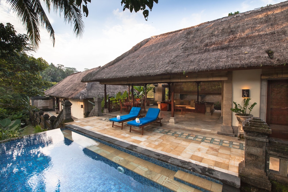Three Bedroom  Villa with Private Pool - Photo 10
