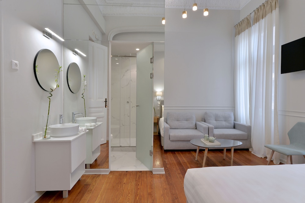 Luxury Double or Twin Room photo 3