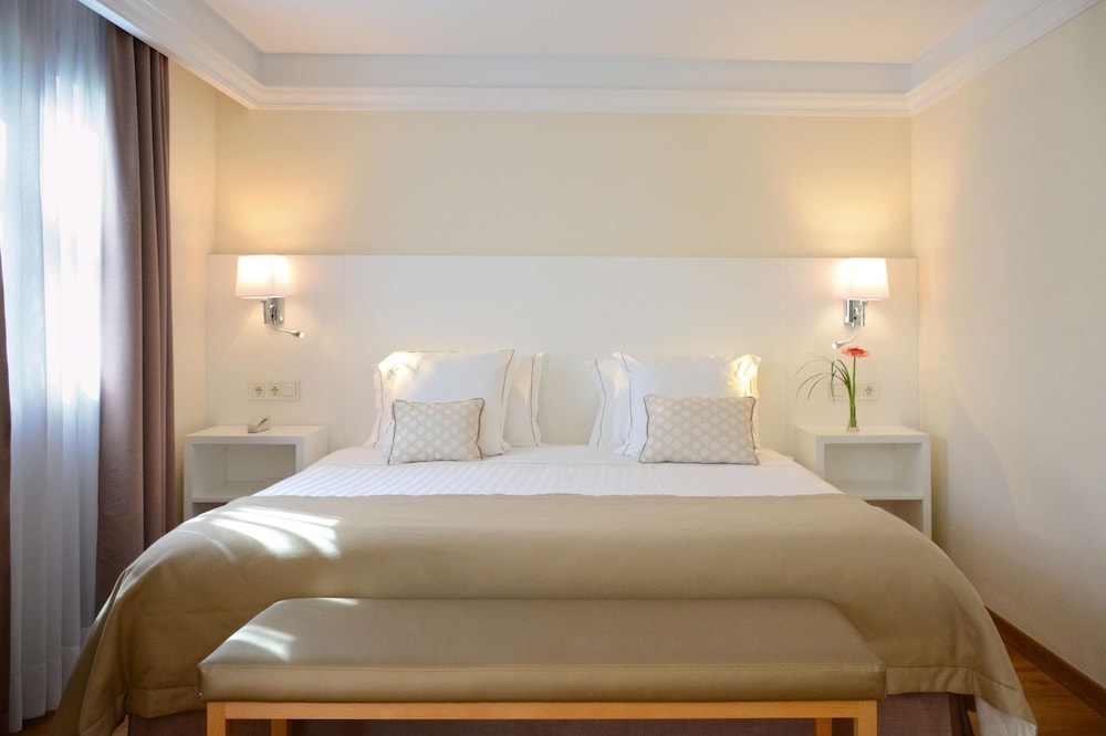 Suite 1 Bedroom (3 Adults+1child)