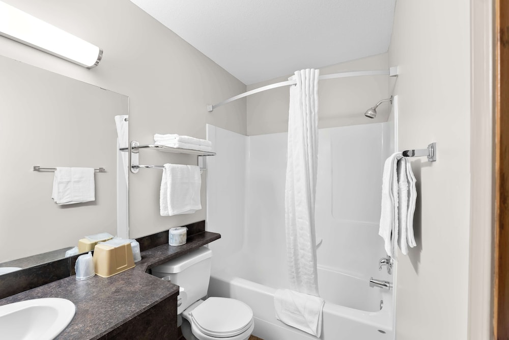 Suite, 1 King Bed, Non Smoking, Hot Tub - Photo 4
