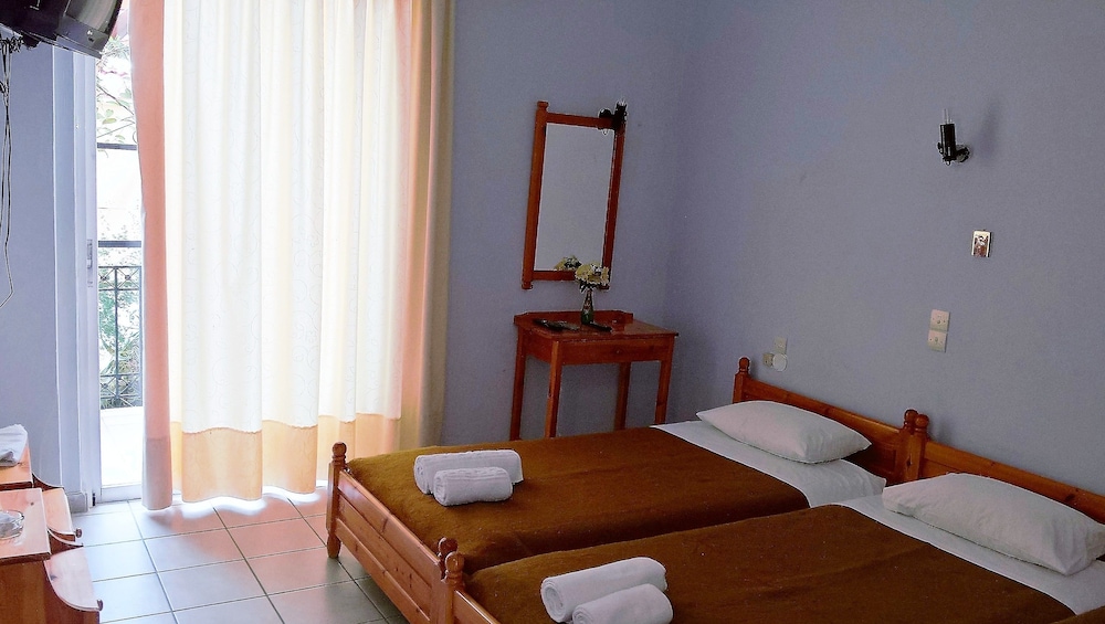 Economy Triple Room, Ground Floor photo 3