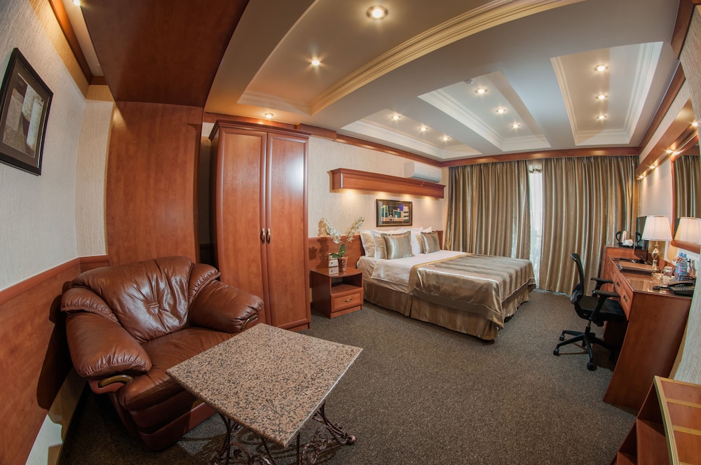 Deluxe Double or Twin Room photo 2