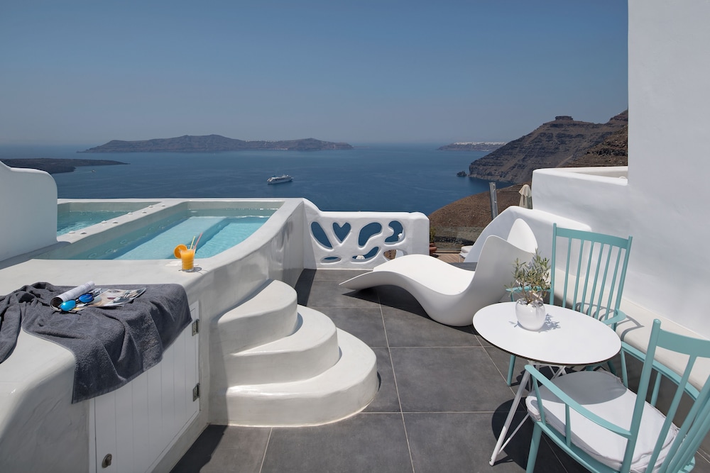 Grand Cave Suite indoor & outdoor Hot Tub - Photo 9