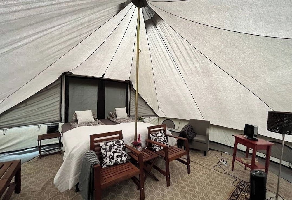 Deluxe Tent photo 2