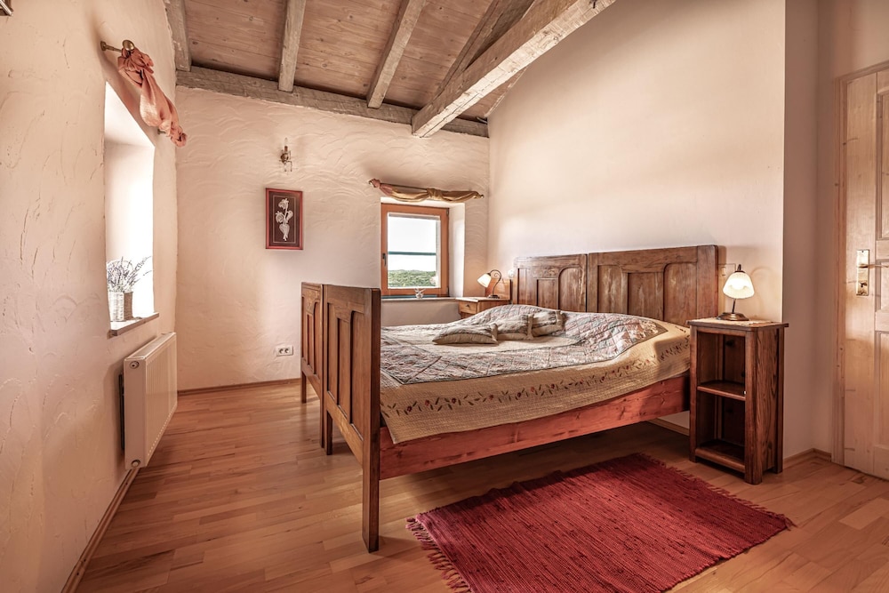 Family Villa, Multiple Bedrooms, Mountainside (Pool Villa Lavanda)