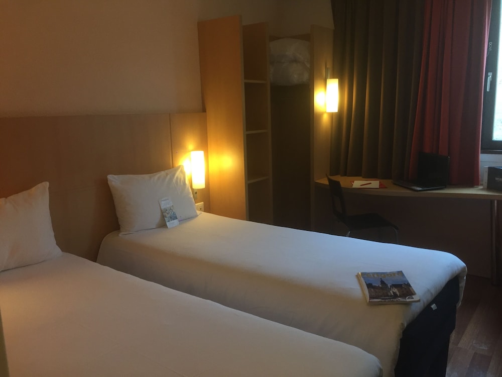 Standard Room, 2 Twin Beds - Photo 4
