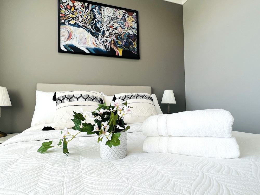 Deluxe Double Room, 1 Queen Bed, Private Bathroom photo 3