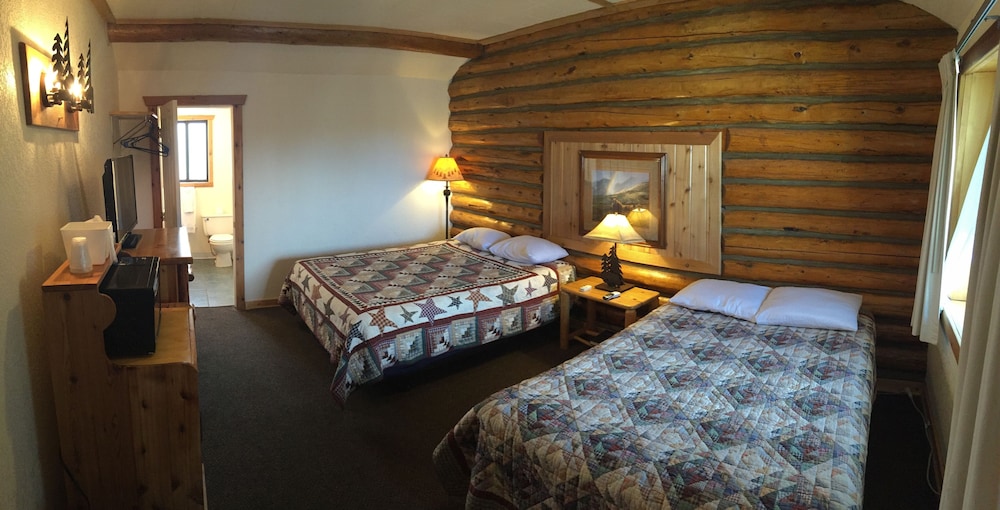 Motel, MT. Washburn (110) - Queen, Full, Private Bath, Shower, TV, MW, F, No Roll-away photo 1