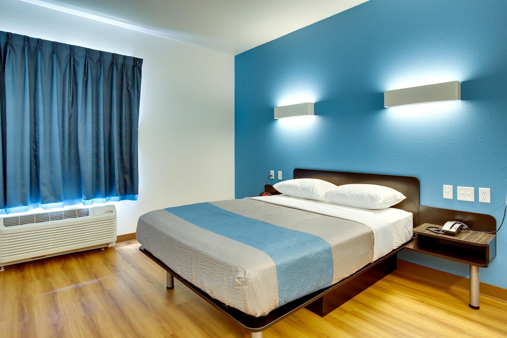Standard Room, 1 Queen Bed, Non Smoking photo 3