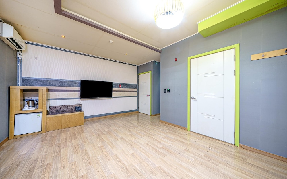 Room (Korean) - Photo 1