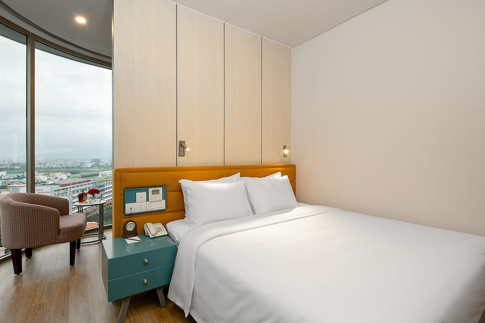 Junior Suite, 1 King Bed, City View - Photo 6