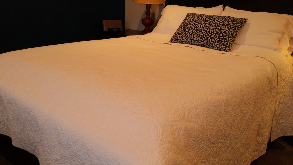 Deluxe Room, 1 Queen Bed, Sea View photo 2