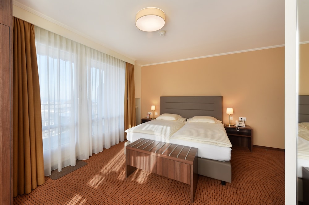 Superior Twin Room, Balcony, Lake View - Photo 5