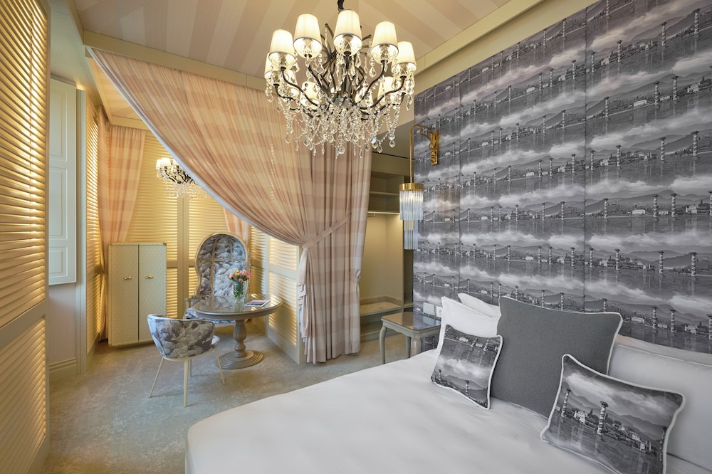 DELUXE ROOM WITH TERRACE AND JACUZZI