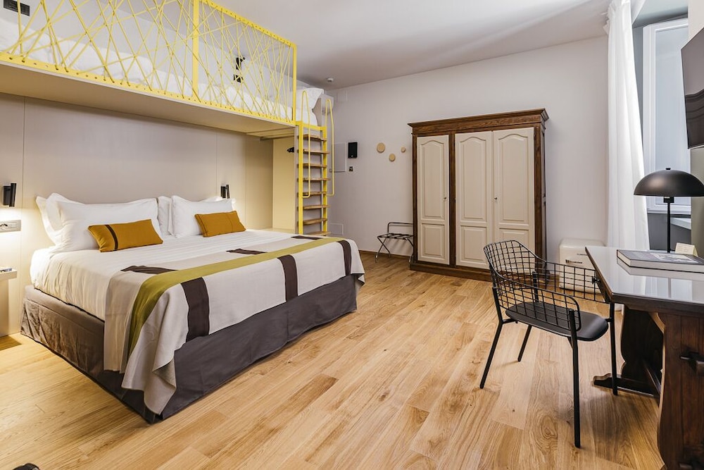 Club Quadruple Room