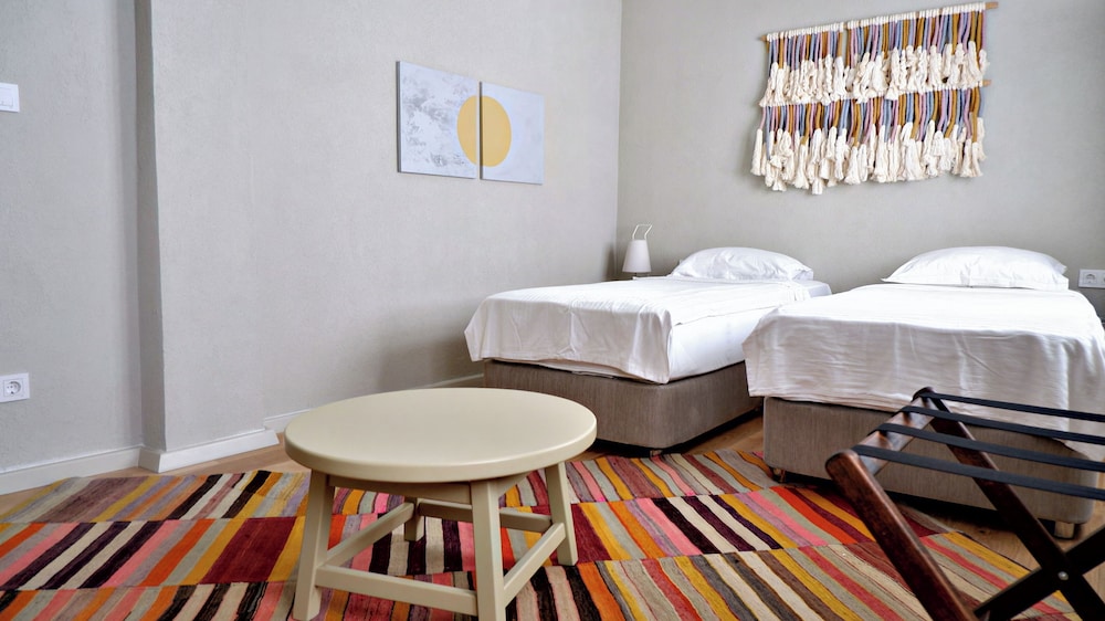Deluxe Twin Room, Multiple Beds - Photo 9