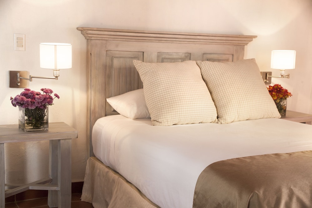 Deluxe Room, Fireplace, Garden View photo 1