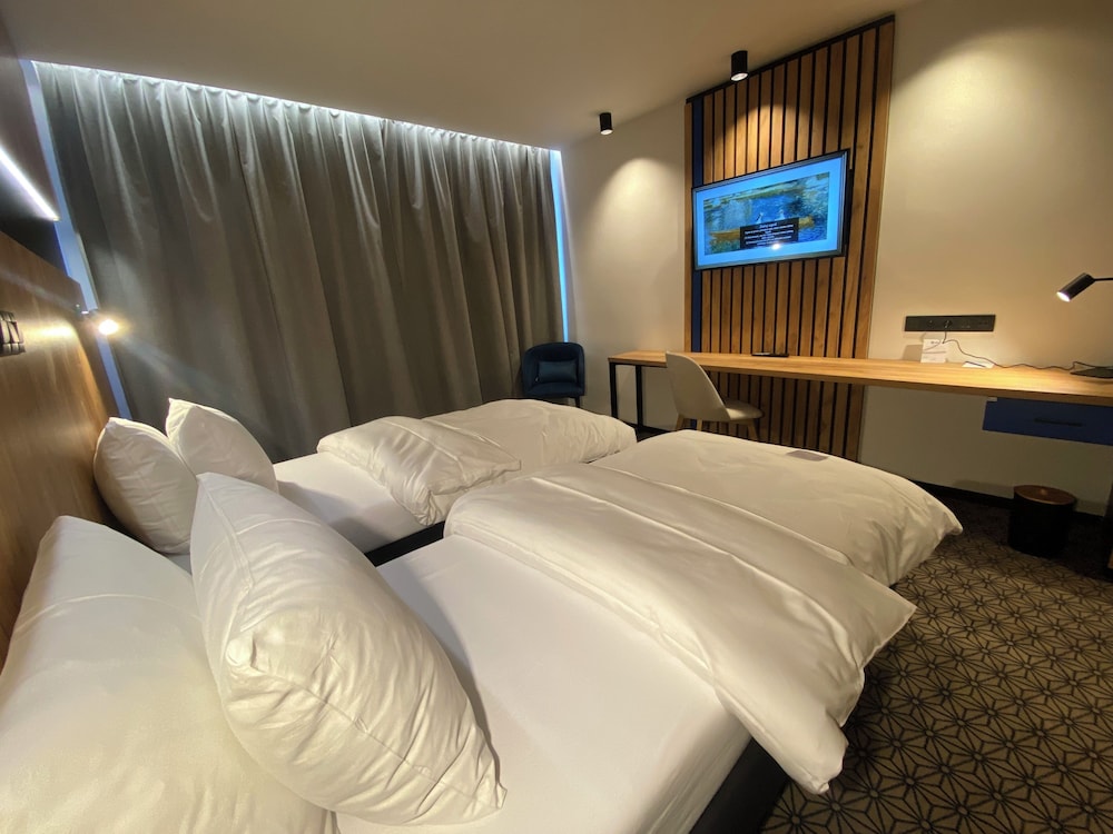 Executive Room, 1 King Bed - Photo 8