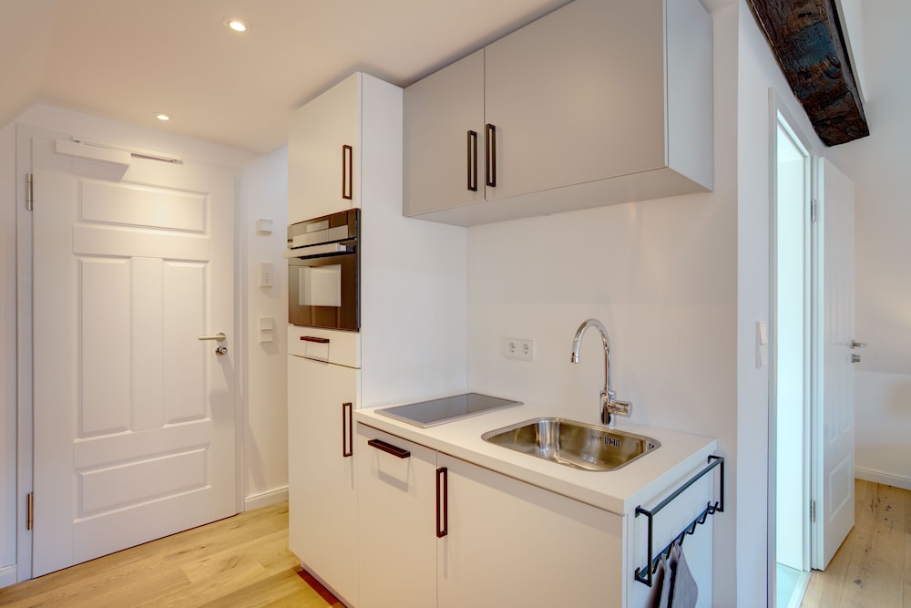 Condo (408) photo 2
