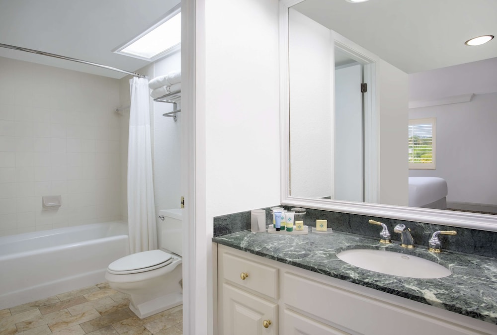 One Bedroom Suite 2 Queen Beds - Photo 4