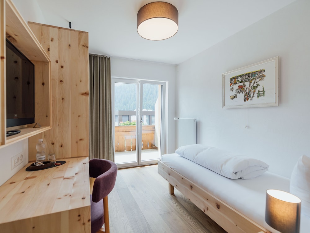 Single Room (Magnific)