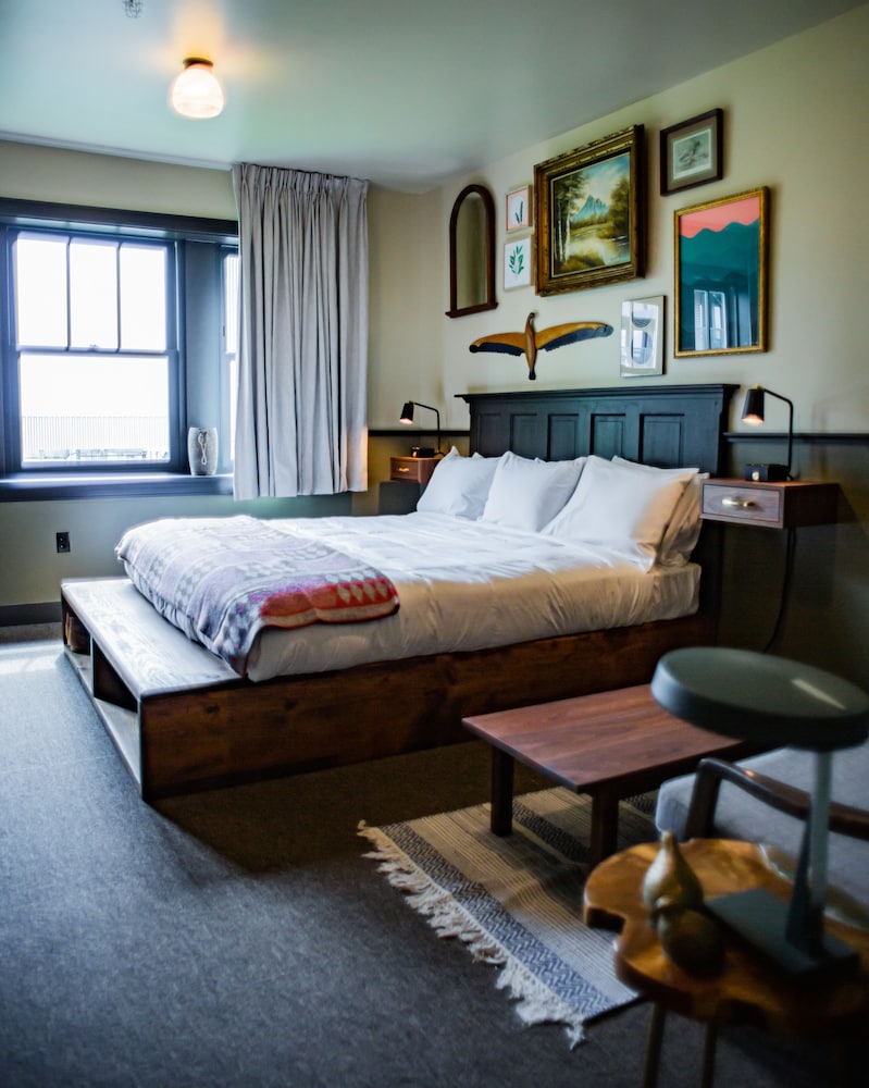 Basic Room, Multiple Beds, Shared Bathroom (Small Bunk Room with Shared Bath)