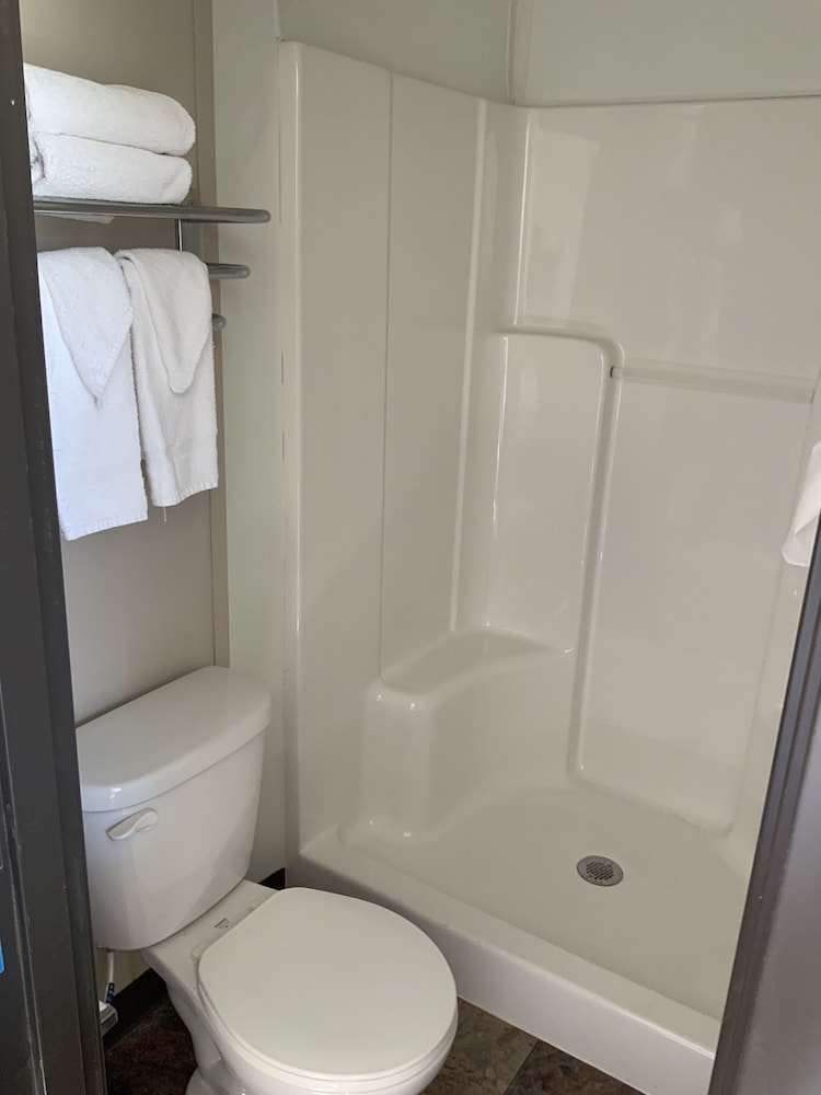Economy Room, 1 Queen Bed, Non Smoking photo 2