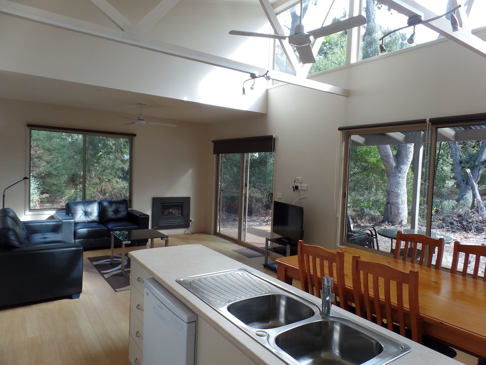 Standard Cabin, 2 Bedrooms, Non Smoking, Kitchen (Disabled Friendly) photo 2
