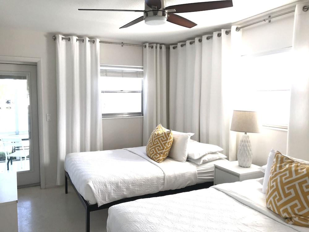 Deluxe One Bedroom photo 3
