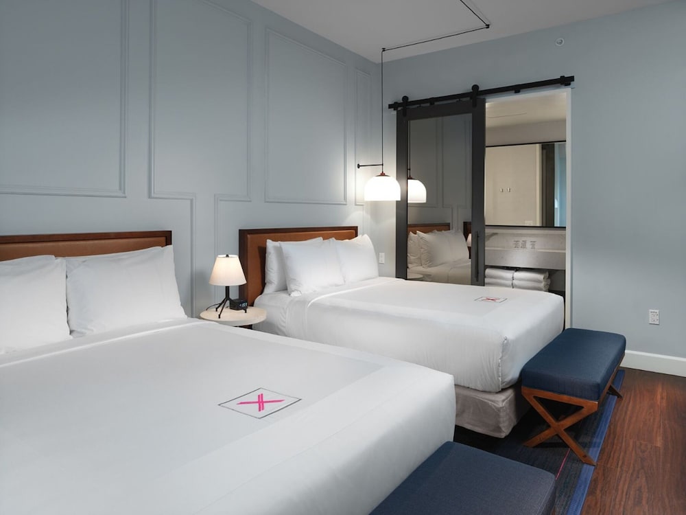 Room, 2 Queen Beds (Meta)
