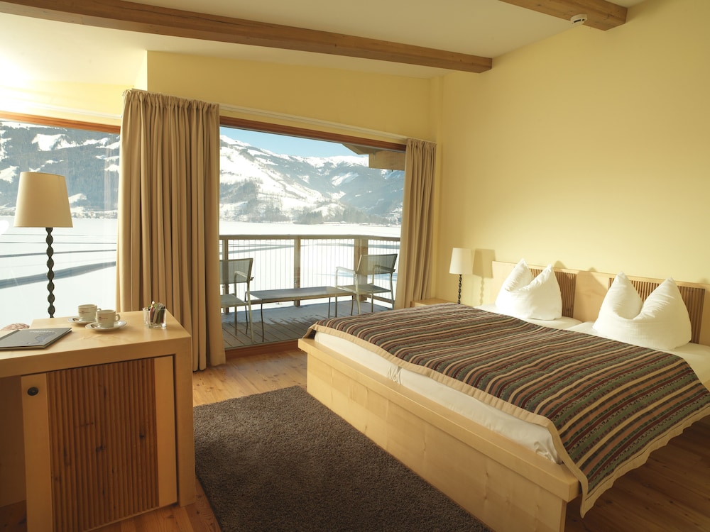 Superior Double Room, Terrace, Beachfront (Seetraum) photo 2