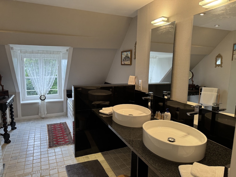 Superior Suite, Ensuite, Garden View photo 2