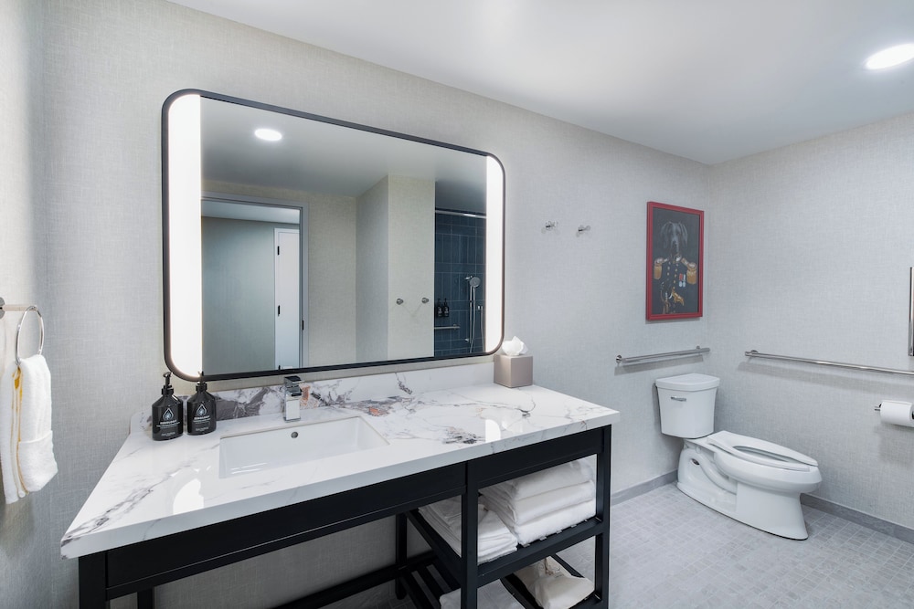 Suite, 2 Queen Beds, Accessible Bathtub (Mobility) - Photo 6