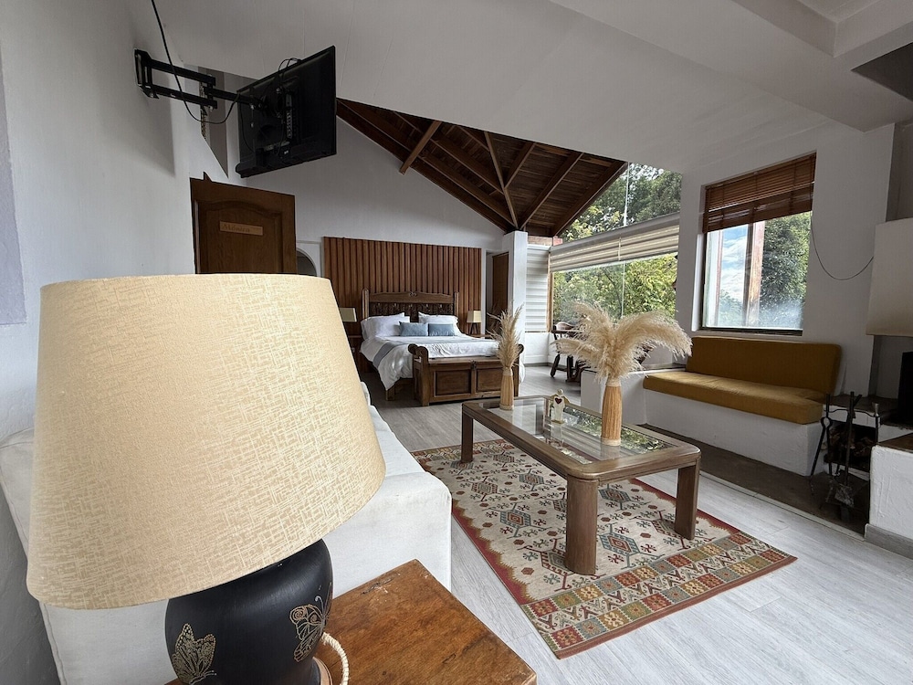 Luxury Suite, City View