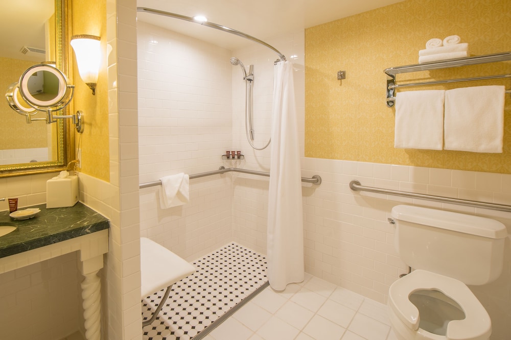 Deluxe Room, 1 Queen Bed - Photo 2