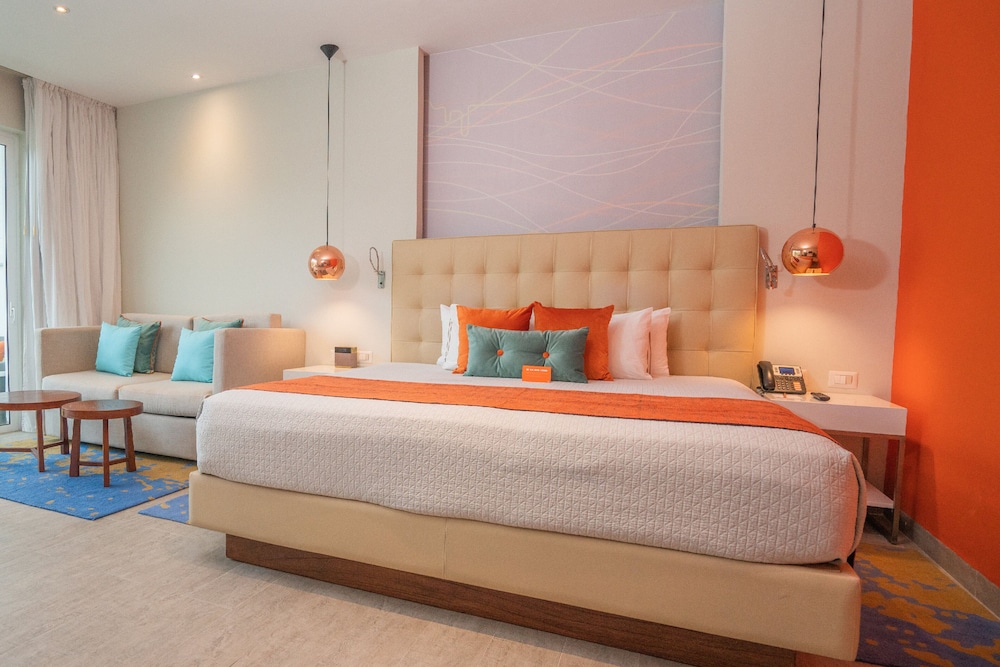 Suite (NEST SWIM UP SUITE)