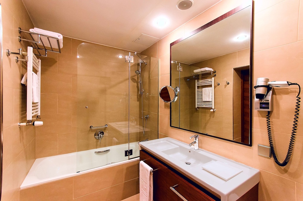 Superior Room (Extra Bed 3 Adults) - Photo 7