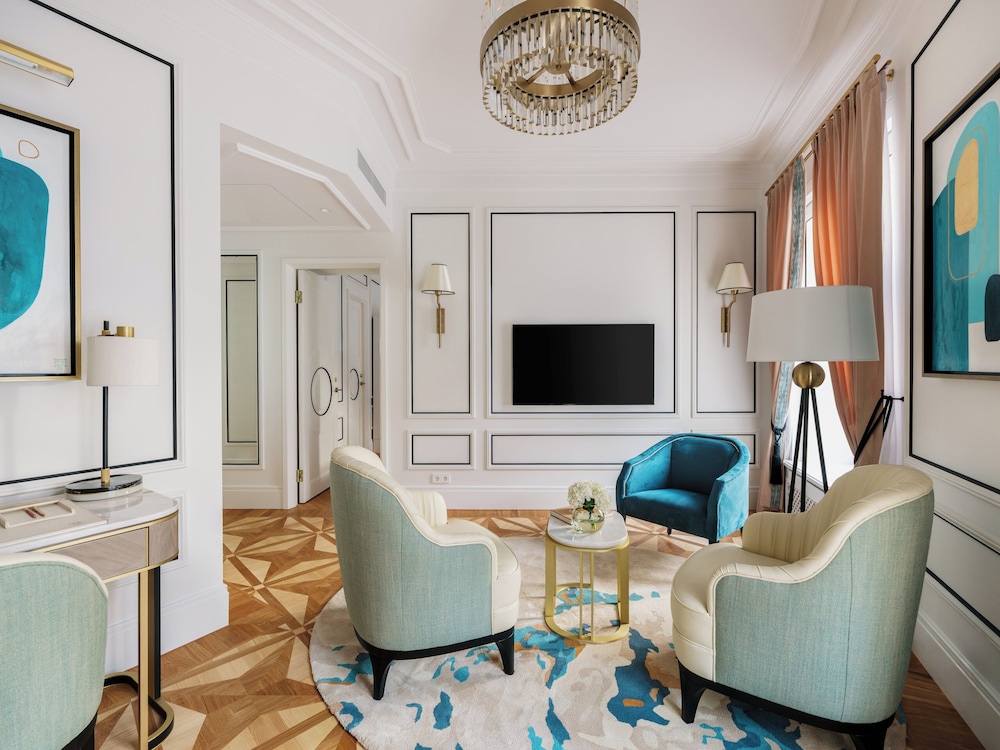 Junior Suite, 1 King Bed with Sofa bed