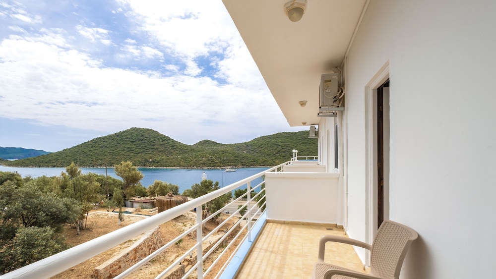 Standard Double Room, Partial Sea View - Photo 2