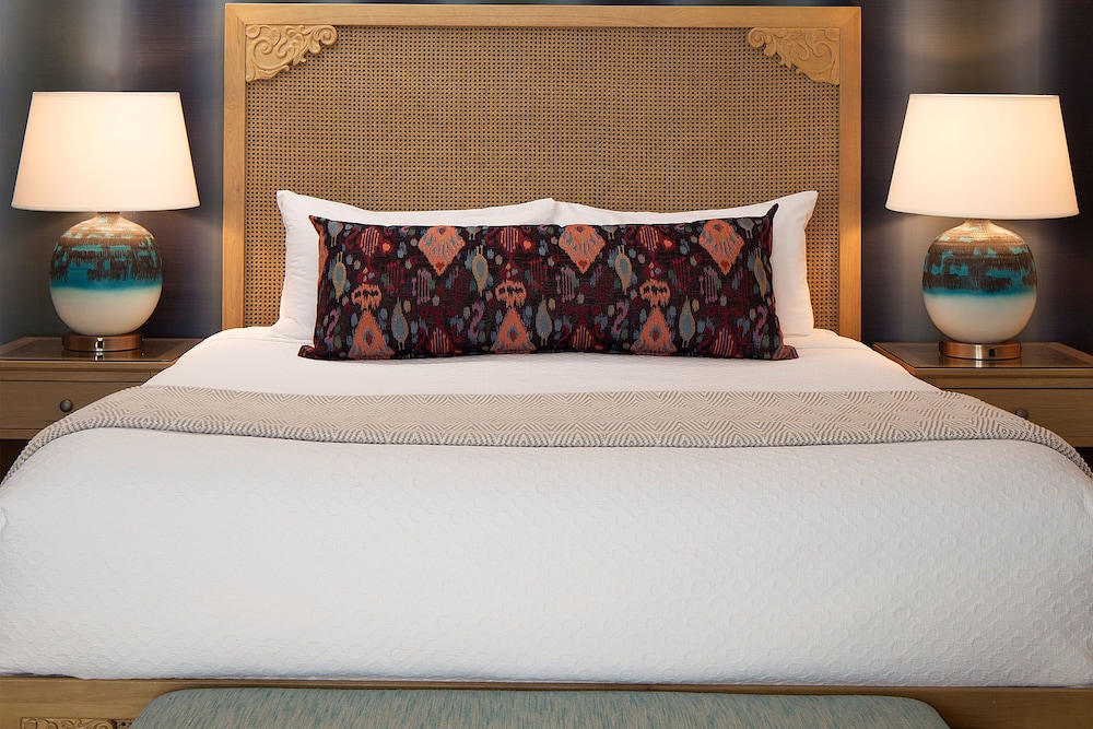 Compass 2 Queen Beds - Photo 2