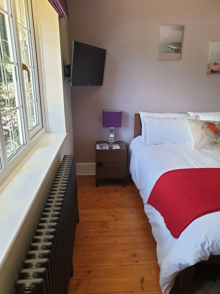 Double Room (Double Room with Ensuite Shower) photo 2