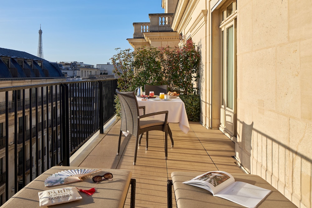 Country Setting Room Terrace Eiffel Tower photo 2